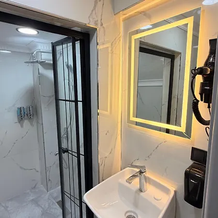 Taksim Larissa 4* 이스탄불