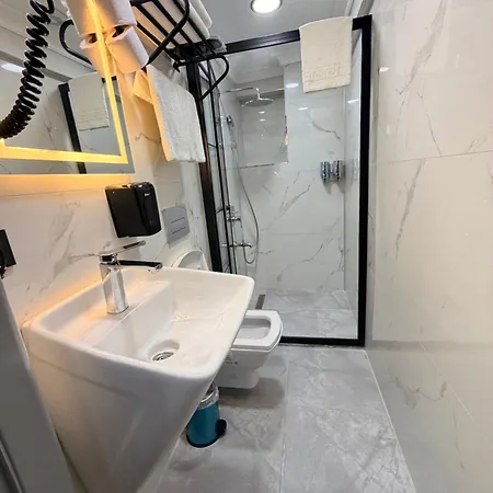 Taksim Larissa 4* 이스탄불