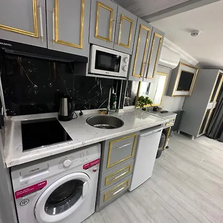 Taksim Larissa מלון דירות 4*