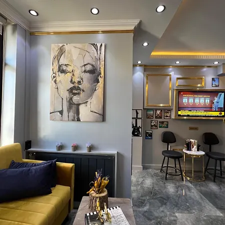 מלון דירות Taksim Larissa 4*