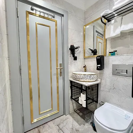 מלון דירות Taksim Larissa 4*